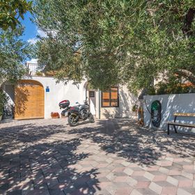 Apartments Josip Makarska