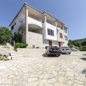 Apartments Ante Vinisce