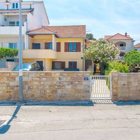 Apartment Renata Sutivan