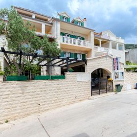 Apartments and Room Napoli Bol