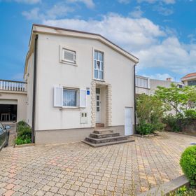 Apartments Mirela Karlobag