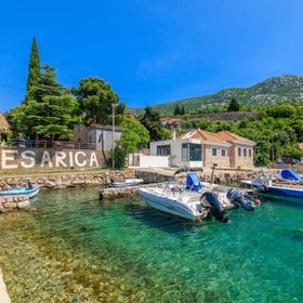 Apartments Mirela Karlobag