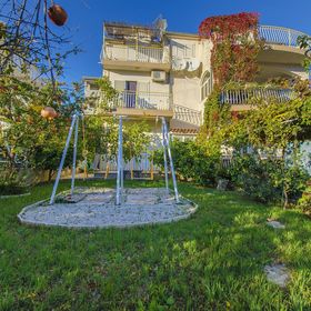 Apartments Nada Grebastica