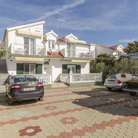 Apartments Vinko Brodarica