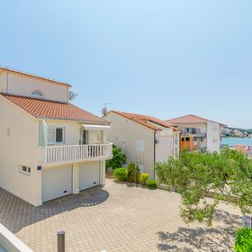 Apartments and Room Maestral Okrug Gornji