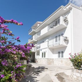 Apartments and Rooms Nikola Omis