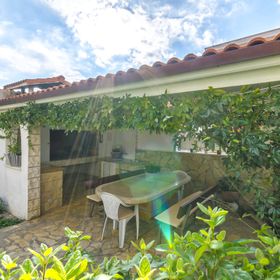 Apartments Mate Okrug Gornji