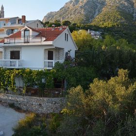 Apartments Ćosić Igrane