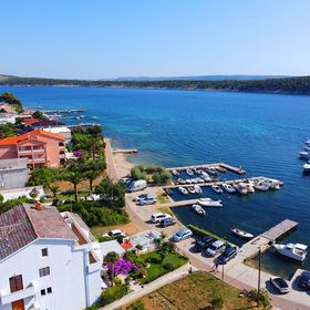 Apartments Near the sea Barbat