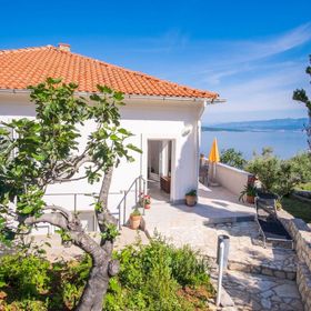 Apartment Petar Vrbnik