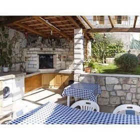 Apartments and Rooms Florijan Komarna