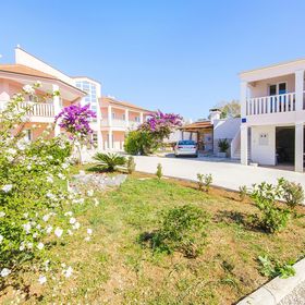 Apartments Tiho i Pave Rogoznica