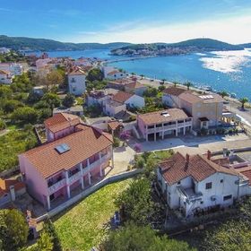 Apartments Tiho i Pave Rogoznica