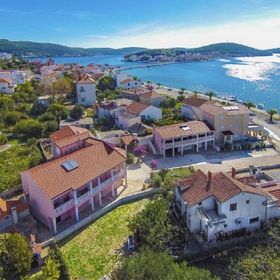 Apartments Tiho i Pave Rogoznica