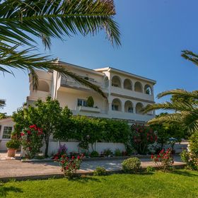 Apartments Vila Antula Banjol