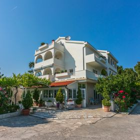 Apartments Vila Antula Banjol