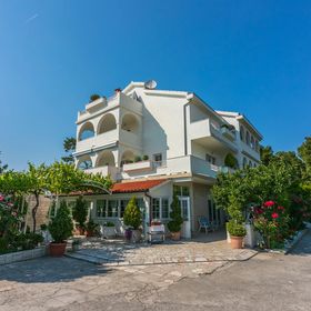 Apartments Vila Antula Banjol