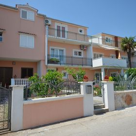 Apartments and Room Zinka Vodice