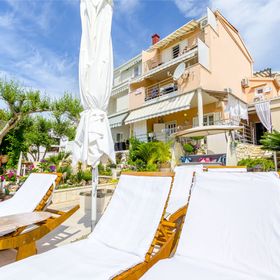 Apartments Nives Okrug Gornji