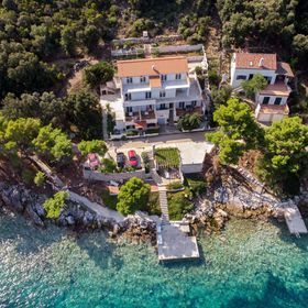 Apartments Luka Ubli