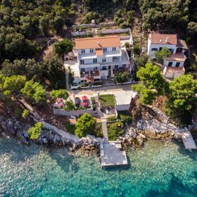 Apartments Luka Ubli