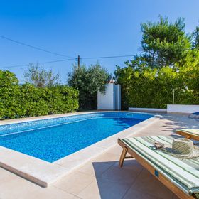Apartments Brnić Ž. Silo