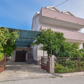 Apartment Pocrnja Rogoznica