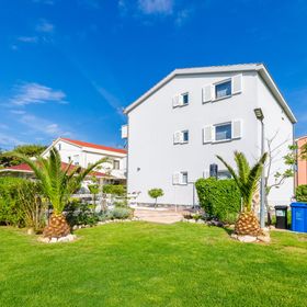 Apartments Damir Barbat