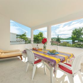 Apartments Srđan Rogoznica