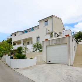 Apartments Silvana Okrug Gornji