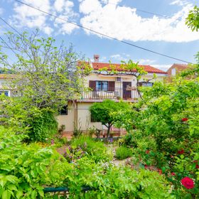 Apartments Tugomila Barbat