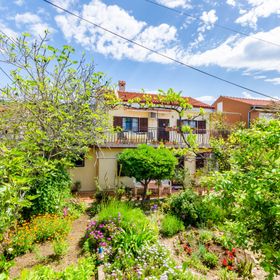 Apartments Tugomila Barbat