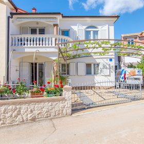 Apartment and Room Štefanija Vodice