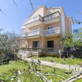 Apartments Dijana Vodice