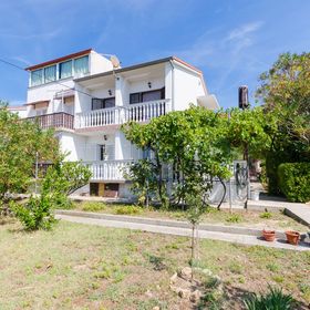 Apartment Ivica Banjol