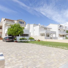 Apartment and Rooms Artina Vodice