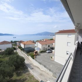 Apartments MERI Okrug Gornji