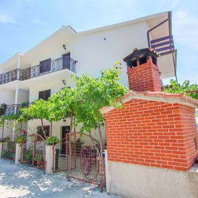 Apartments Mladen Duce