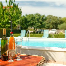 Apartments Vesna with pool Vodice