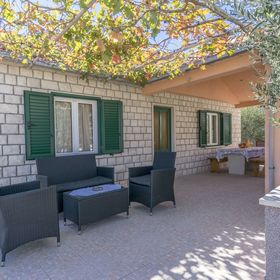 House Santa Barbara Postira