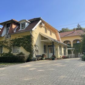 Hársfa Szálló Tamási