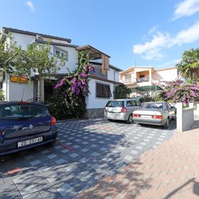 Apartments Ante Pakostane