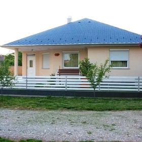 Adél Vendégház Abádszalók