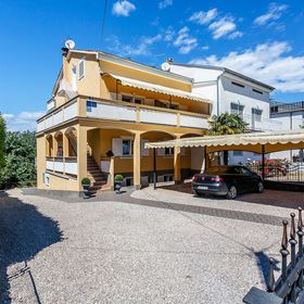 Apartments and Rooms Gordana Malinska