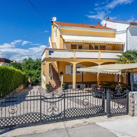 Apartments and Rooms Gordana Malinska