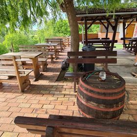 Berger Pince és Vendégház Császártöltés