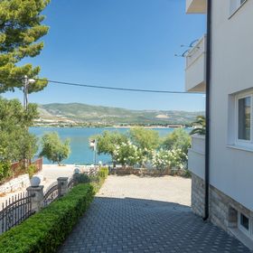 Apartments Janja Arbanija