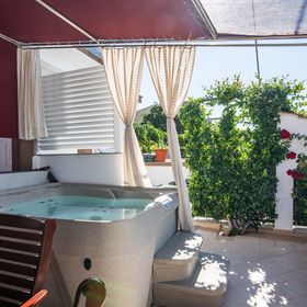 Apartmani Marin Arbanija