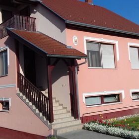 Gyöngyvirág Apartman Kehidakustány