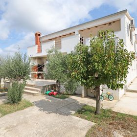 Apartments Ivan Vrsi